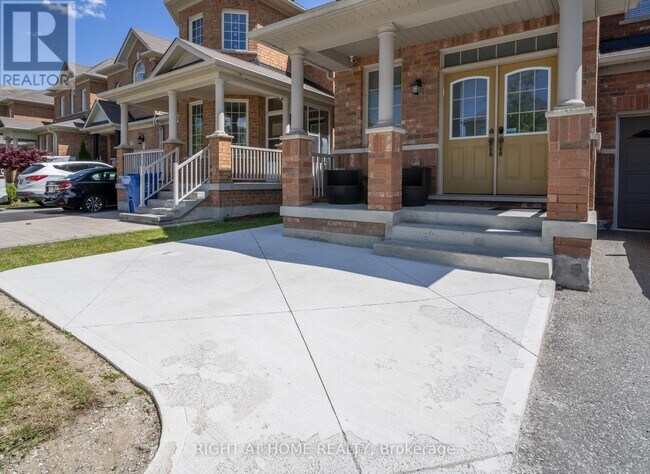 Photo - 136 Durhamview Cres