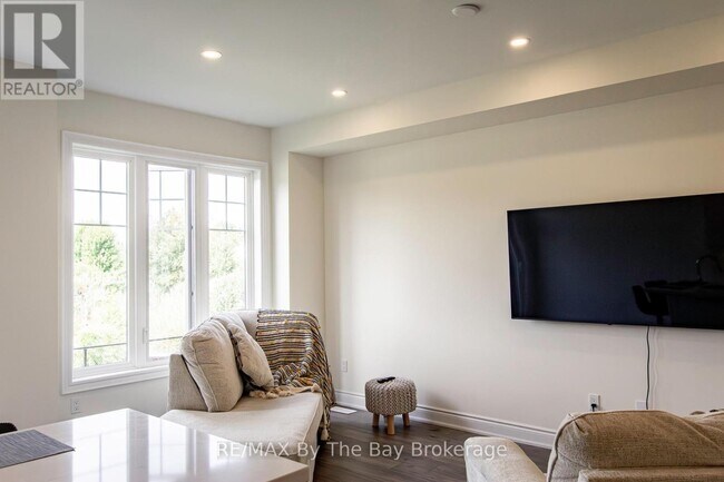 Photo - 18 Little River Xing