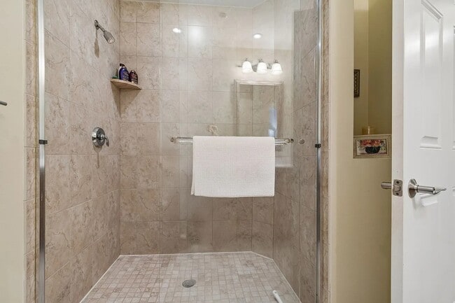Photo - 7702 Lake Vista Ct Unit Vintage Rococo Residence