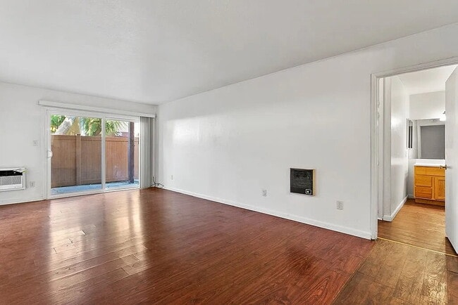Photo - "Chic 1-Bedroom Haven in Santa Ana – 700 Sq Ft of Modern Comfort!"