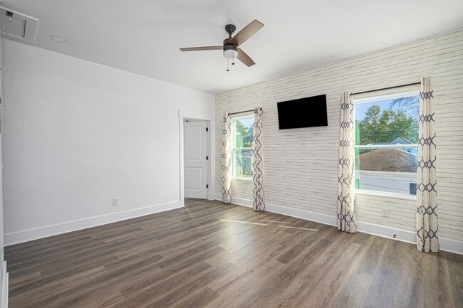 Photo - 637 E Anderson St