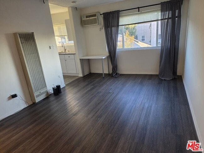 Photo - 1833 N Edgemont St Unit 7