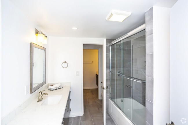 Photo - 468 South Roxbury