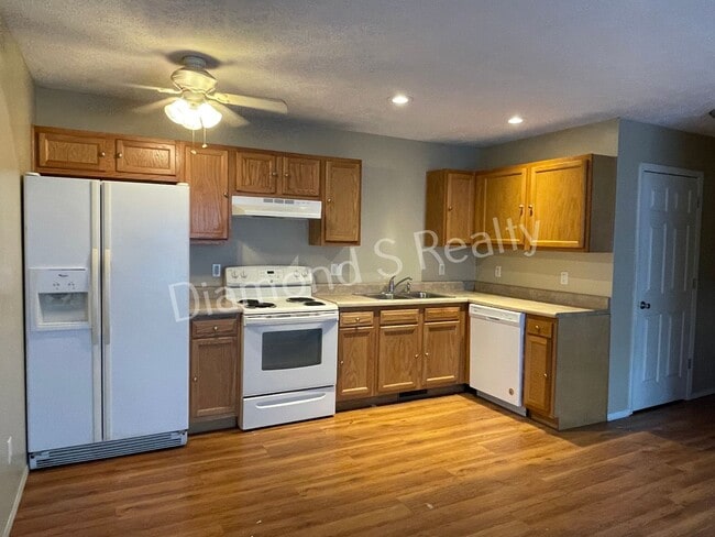 Photo - 3 Bedroom Duplex Available!