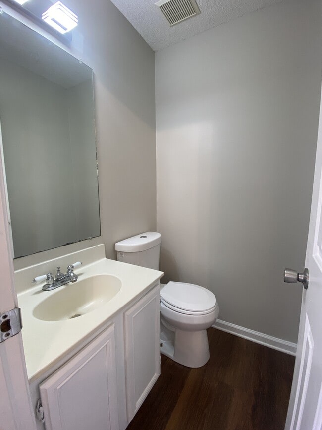 Photo - 145 Viking Dr