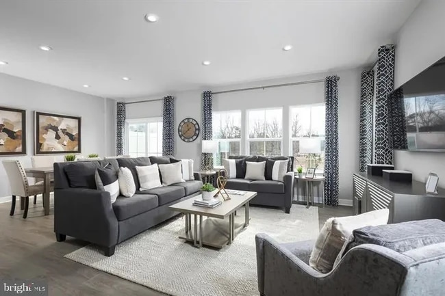 Building Photo - 606 Phalen Ct