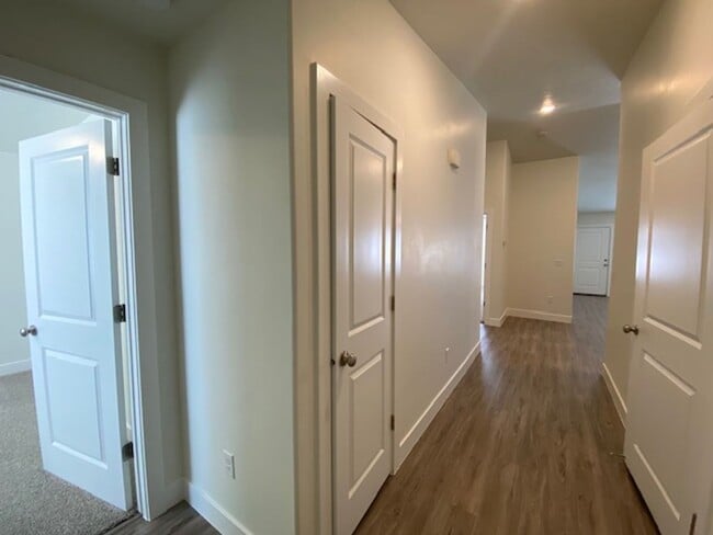 Photo - SPACIOUS HOME FOR RENT!