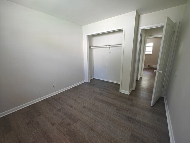 Photo - 647 W Franklin St