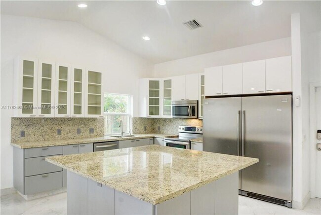 Photo - 210 NE 2nd Ct