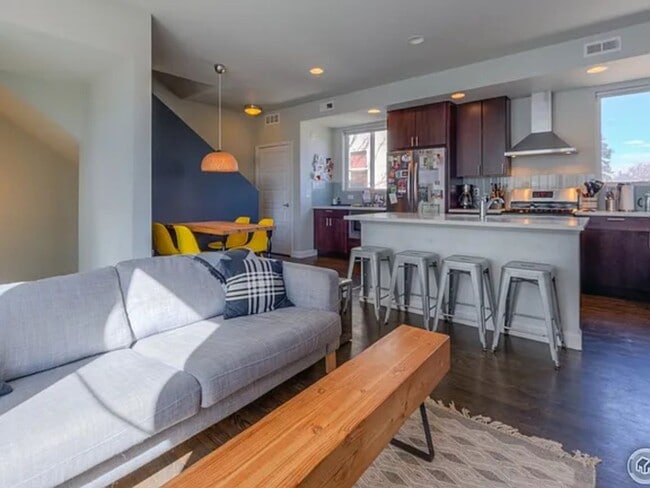 Photo - 2038 High St