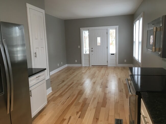 Living room - 1601 Niles Ave Unit Apt. A