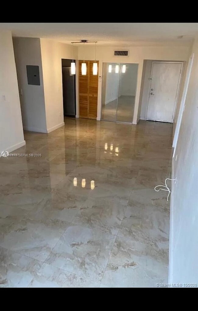 Building Photo - 8261 NW 8th St Unit 327