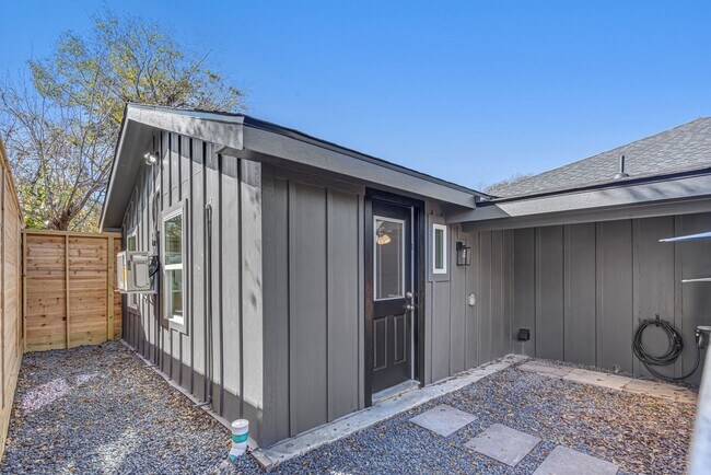 Photo - 430 N Hutcheson St