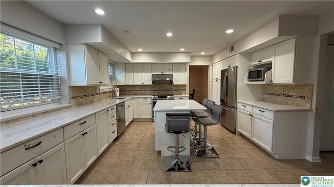 Photo - 639 Heather Ln