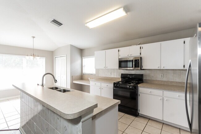 Photo - 1107 Crimson Clover Ln