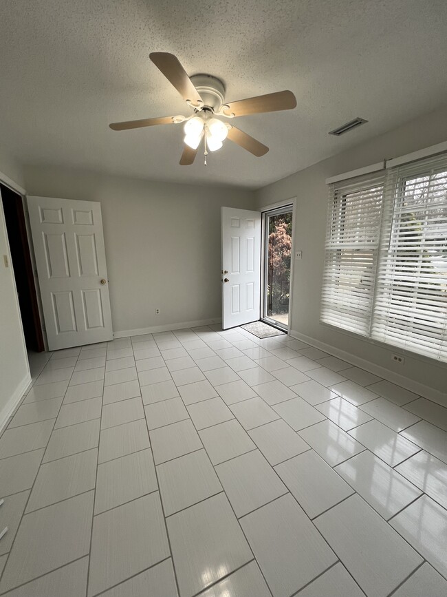 Photo - 4515 Strangford Ave