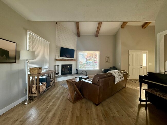 Photo - 2305 S 165th St