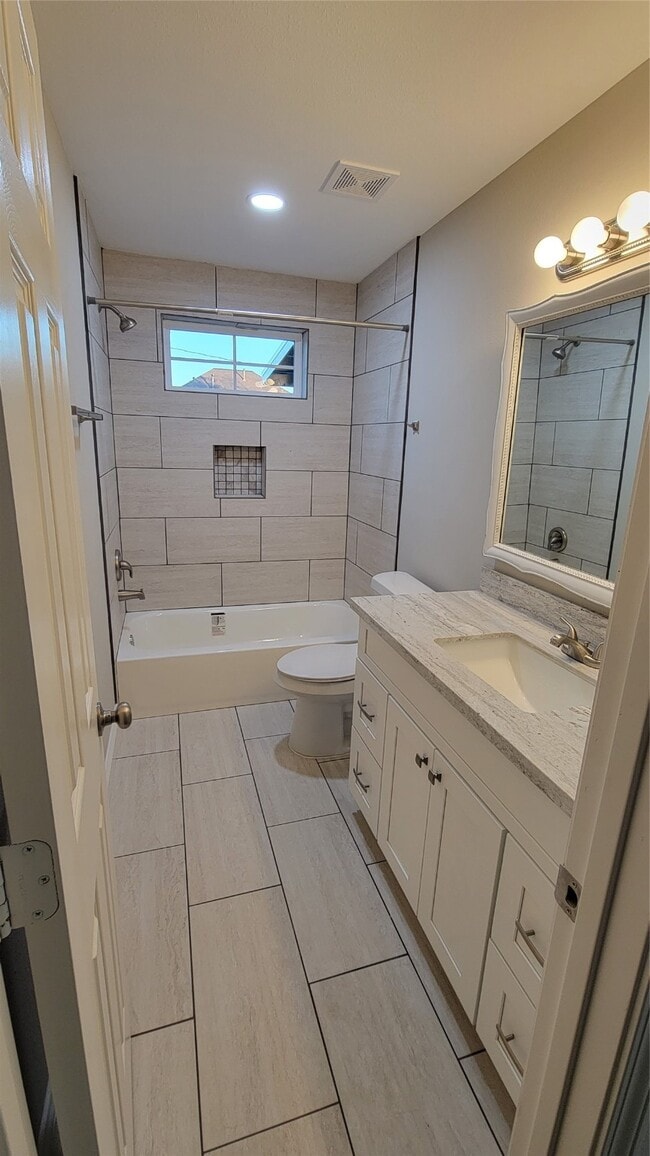 Photo - 305 E Foley St