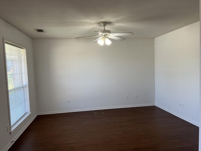 Photo - 1751 Rock Hollow Loop