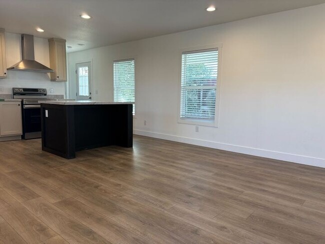 Photo - 2060 N Center St