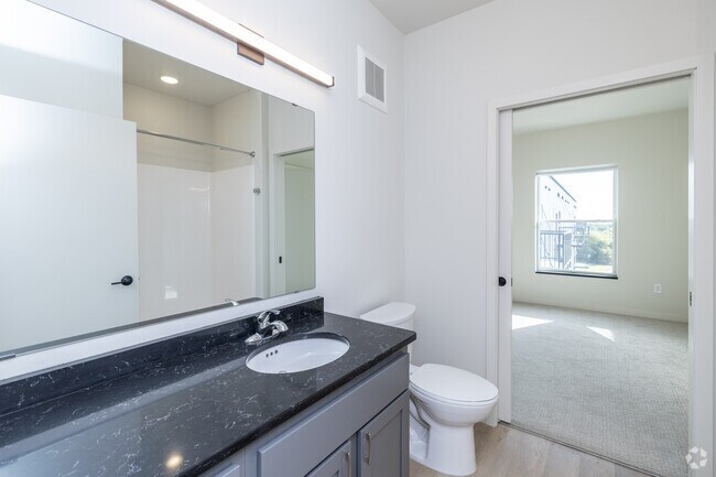 1BR, 1BA - 825SF - Bathroom