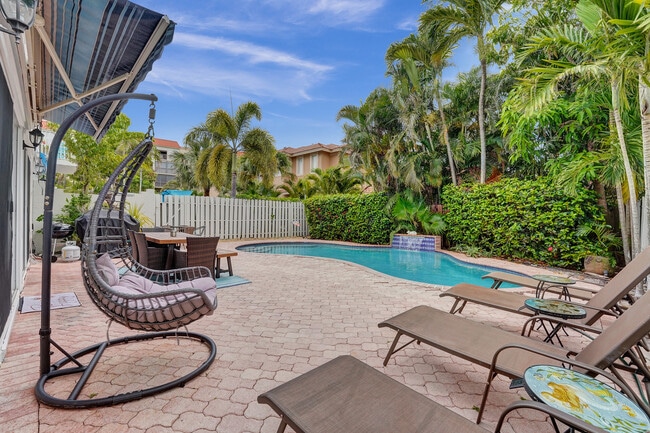 Photo - 220 Pine Ave