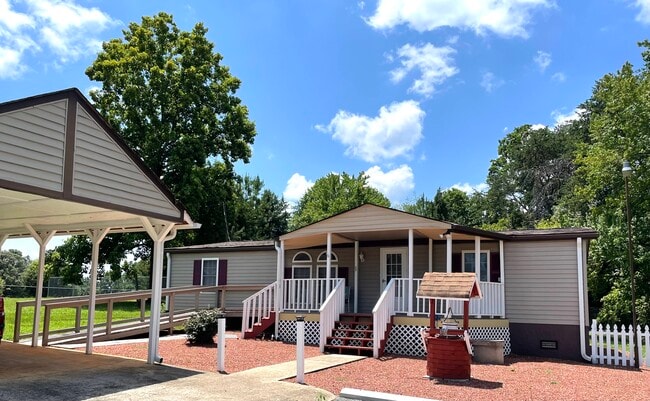 Building Photo - 1405 Sugartown Rd Rental