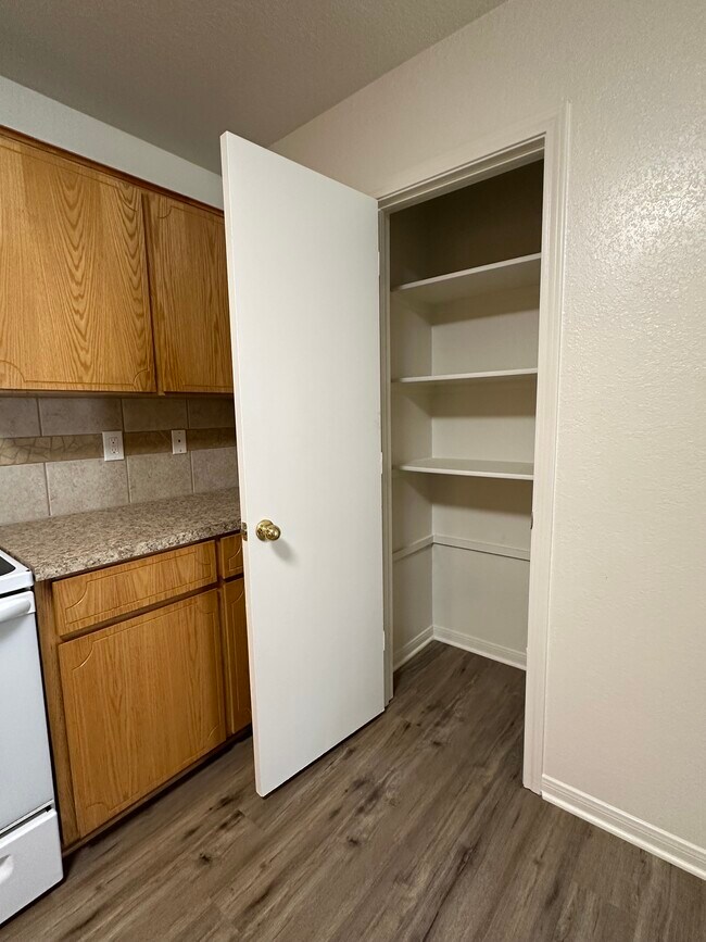 Photo - 401 Topeka Ct