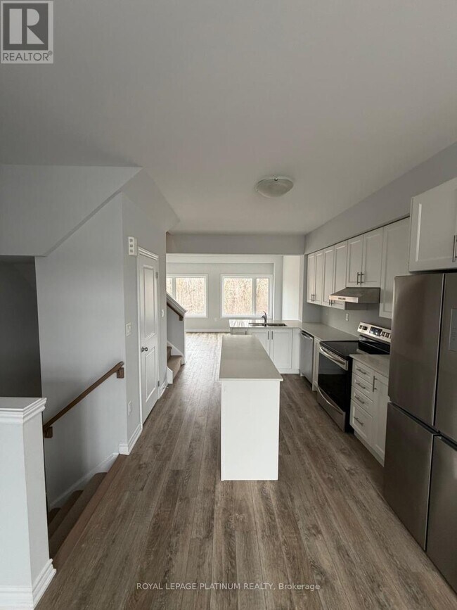 Photo - 290 Equestrian Way