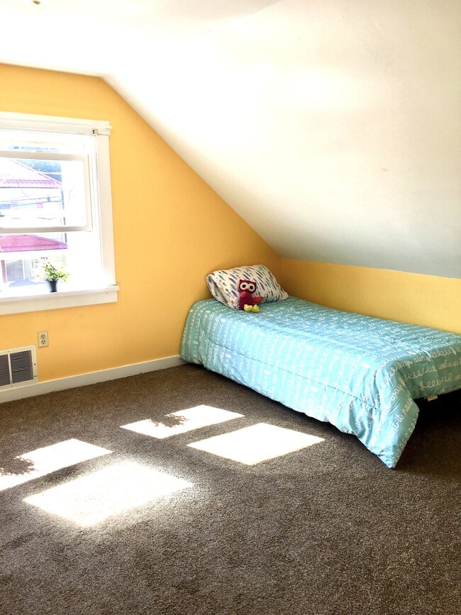 Photo - 223 N 10th St