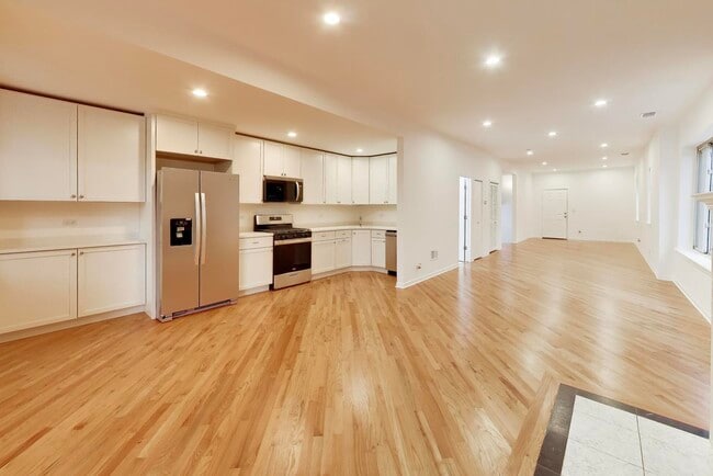 Photo - 1301 N Oakley Blvd