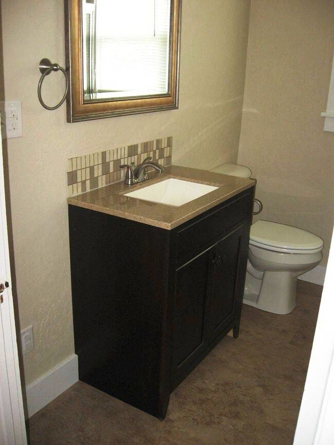 Photo - 317 S Walnut St Unit 2