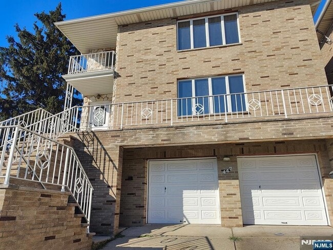 Building Photo - 447 Jersey Ave
