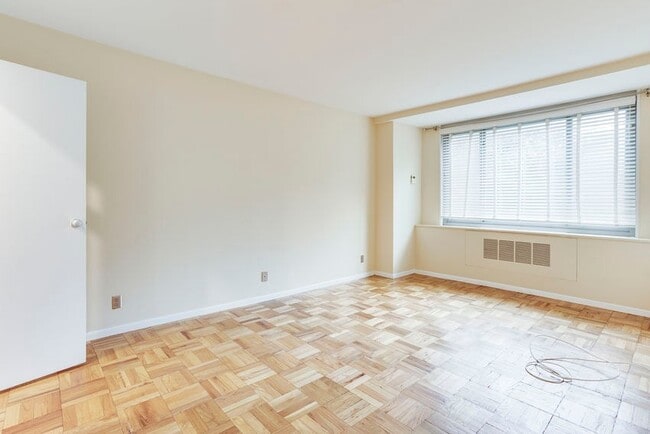 Photo - 4200 Cathedral Ave NW