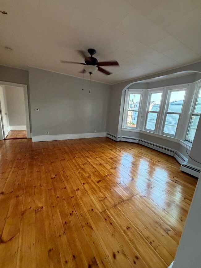 Building Photo - 90 Farnham St Unit 2