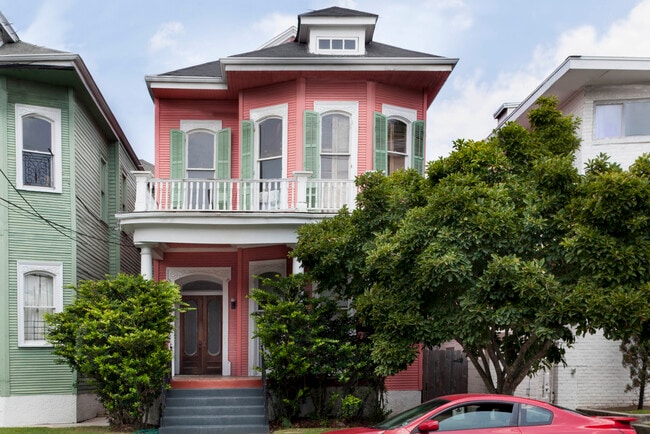 Front view of building - 4221 Prytania St Unit 4