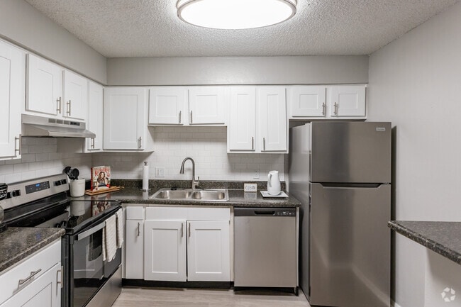 2BR, 1.5BA - Oak - 1080SF - Kitchen