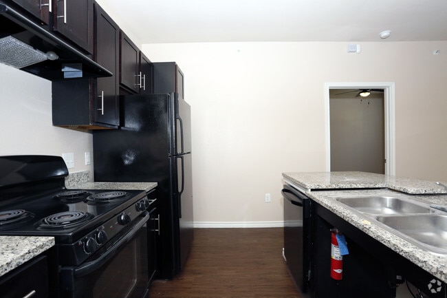 915SF_Two Bedroom_Kitchen