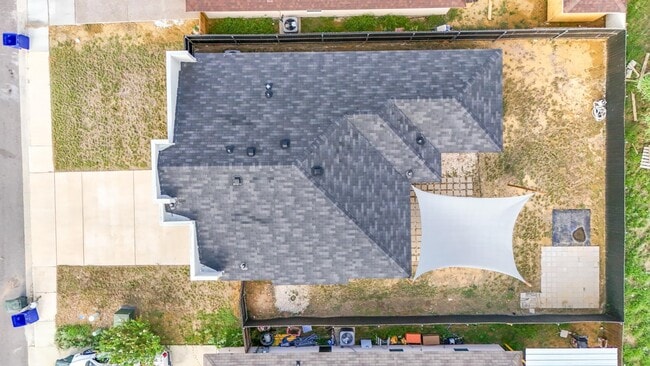 Photo - 905 Rotonda Ln
