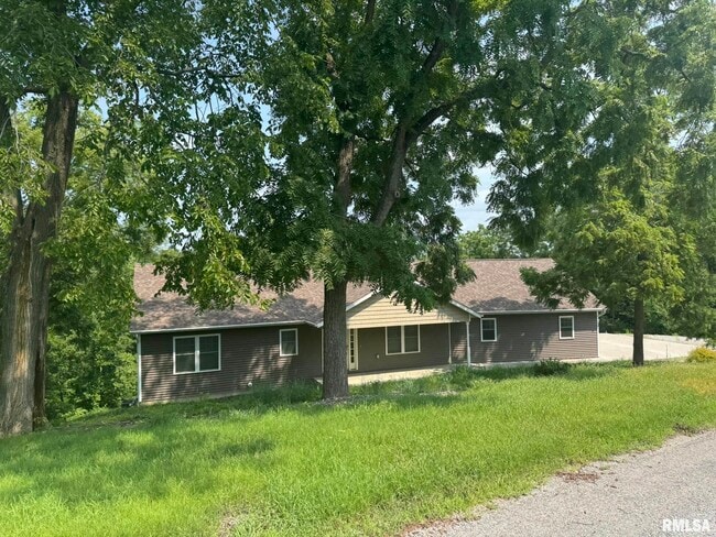 Building Photo - 18 Elmwood Dr Rental