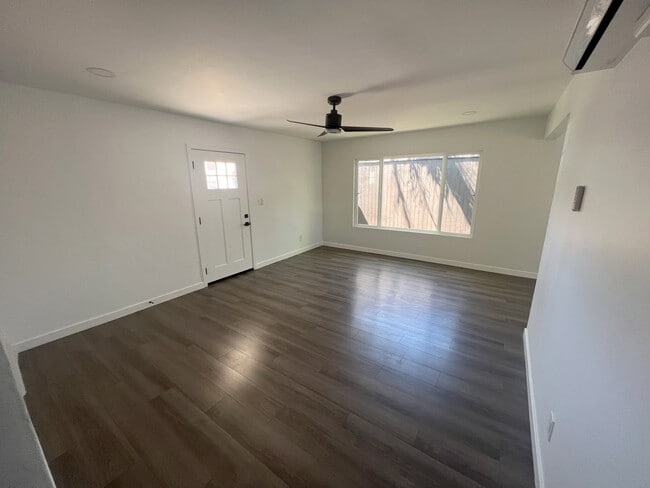 Photo - 3572 Nile St