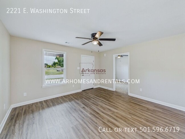 Photo - 2221 E Washington Ave
