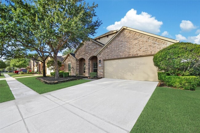 Building Photo - 25208 Forest Ledge Dr