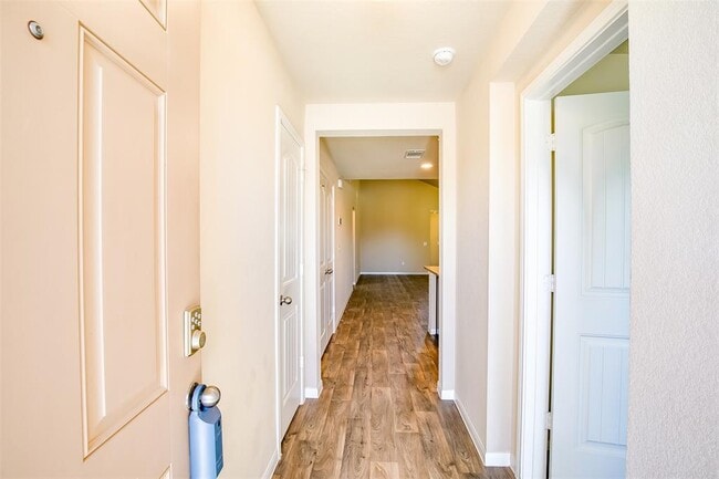 15008 Custis Ln