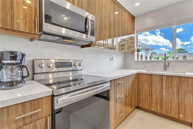 521 SW 40th Ct
