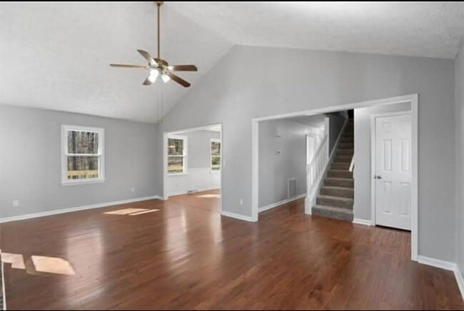 Photo - 11 Ridgeview Dr SE