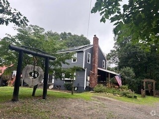Building Photo - 186 Providence St Rental