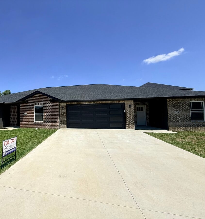 Photo - 104 Beechwood Ln