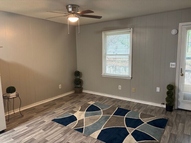 Building Photo - 390 N King St Unit A