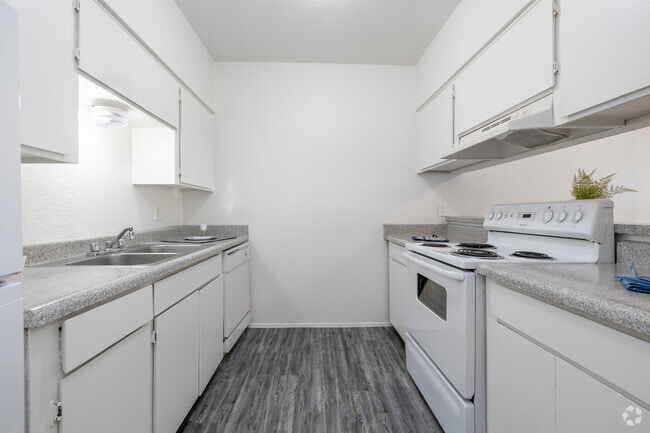 1 habitación, 1 baño - 615 pies cuadrados - Cocina - Mountain Lakes Apartments